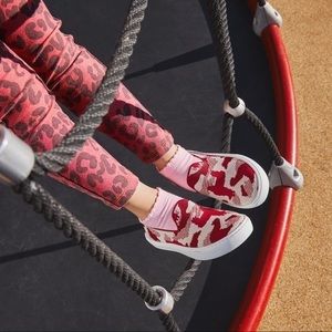 ROTHY'S KIDS Kids Sneaker Shoes Red Llama Camo 10